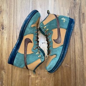 Nike SB Dunk Hi - Passport.